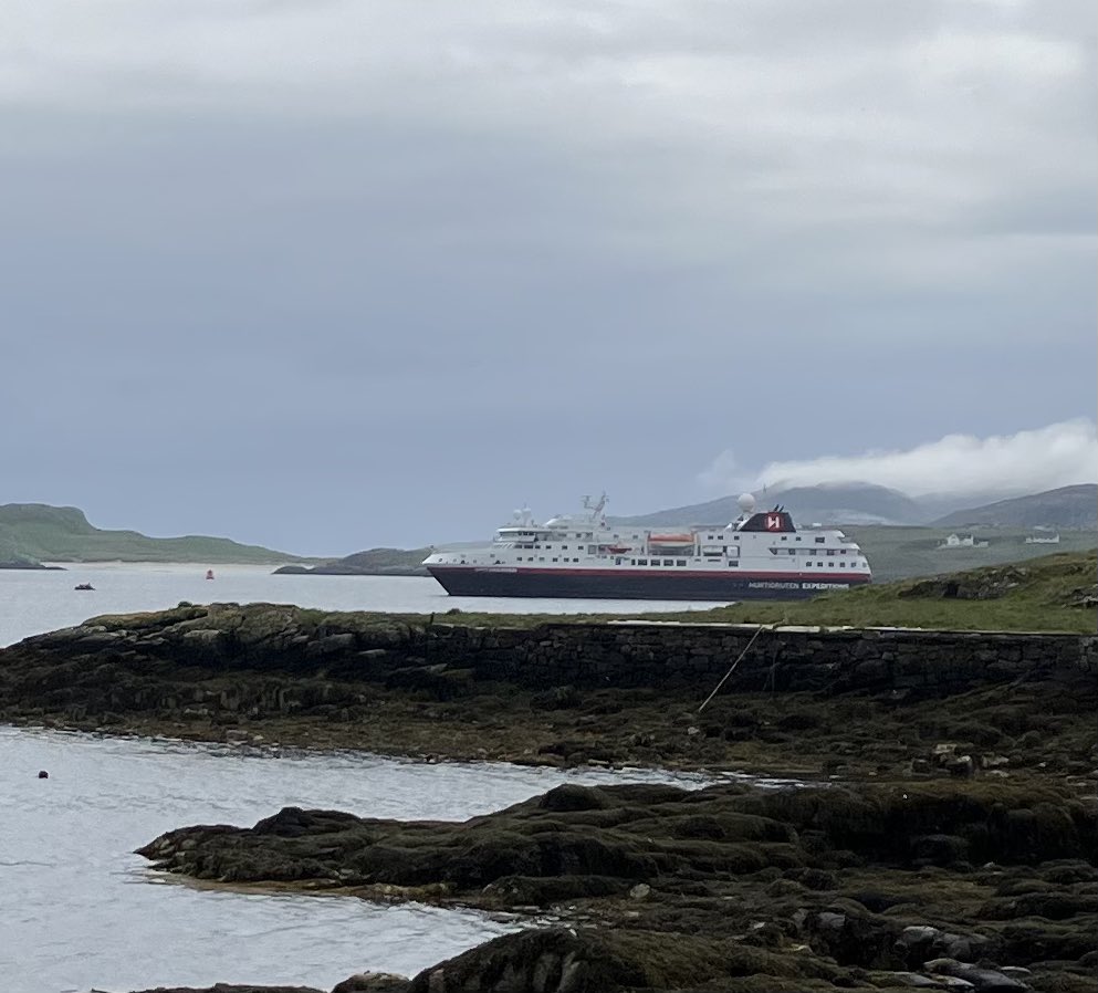 Delighted to welcome the MS Spitsbergen today. They had a lovely afternoon exploring #Castlebay #hx #isleofbarra @ButhBharraigh