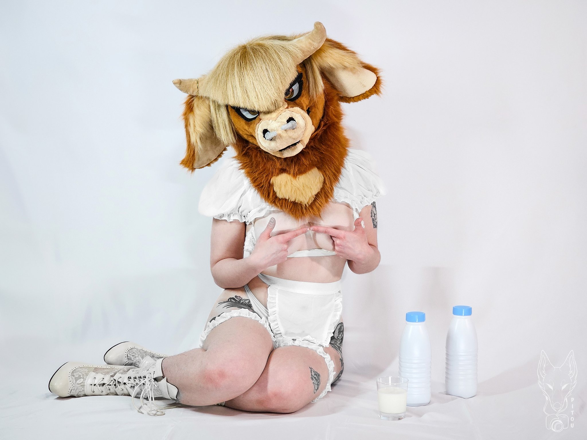 2 pic. ✨️🎉✨️ Finally 🎉✨️🎉 The 100th set, a the biggest set I've ever done ! 🙏 Discover 15 photos of Athor in a very cute outfit with her little napron. Do you know that she is a milk fan? 😇 Thanks for support me ❤️ Full set https://t.co/l2a1Dpzx1d With @NooKahli https://t.co/yiIV4Xdyk2