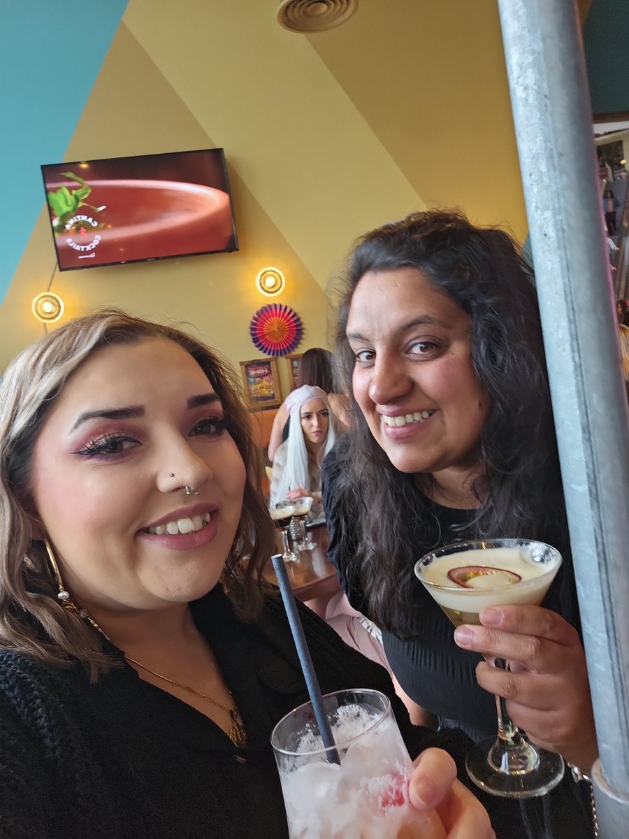 Ellishaxxx's tweet photo. @NICKIMINAJ #GagCityBirmingham 
#NickiMinaj 

Ready for the best night of our lives 🩷🫶🏽🫶🏽 https://t.co/8qnghYdZ6X
