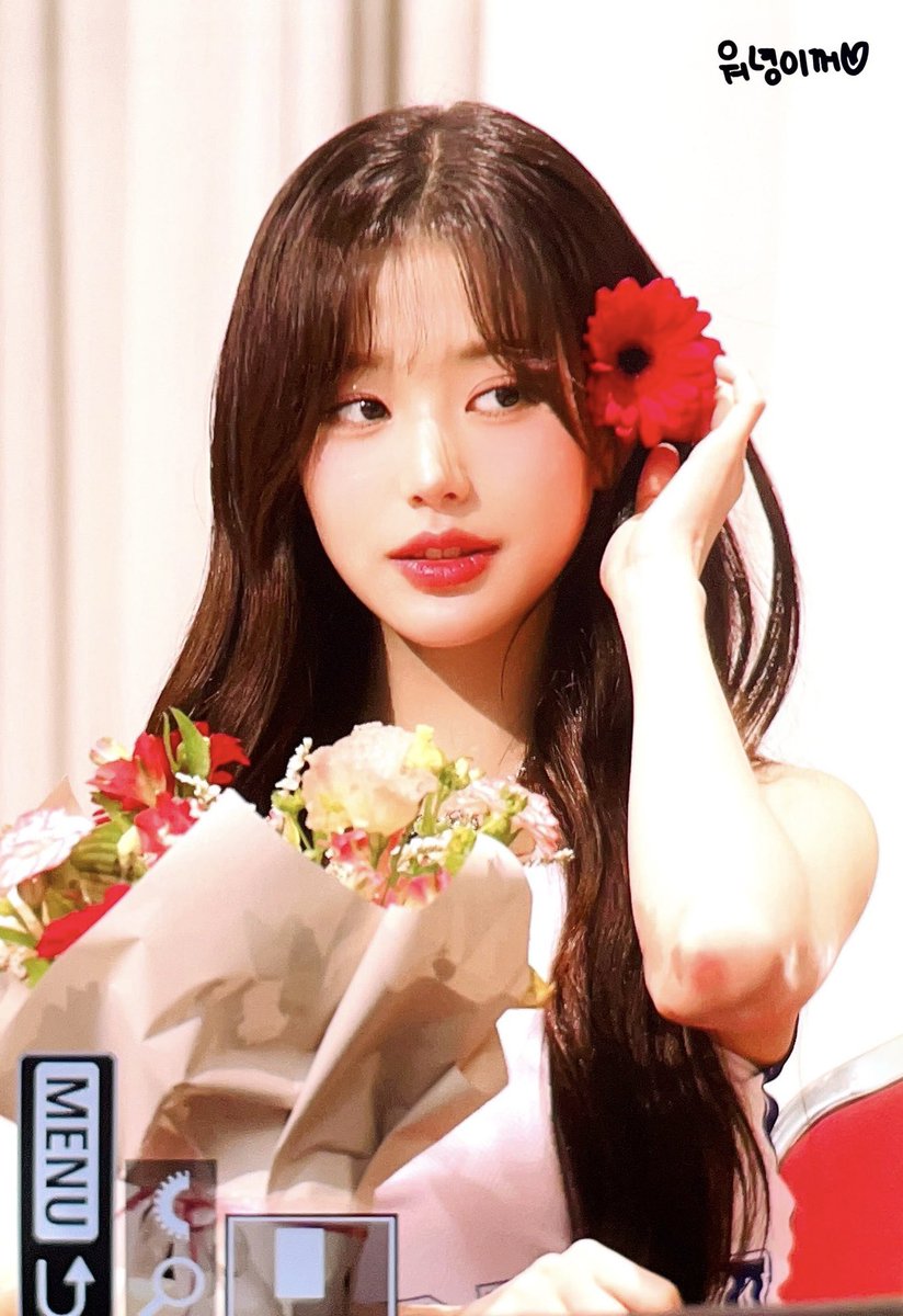 wonyoung really went from basketball girl to flower girl in a second just like that