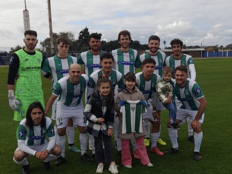 universal1910's tweet photo. 👊🏻 ¡𝐆𝐀𝐍𝐎́ 𝐔𝐍𝐈𝐕𝐄𝐑𝐒𝐀𝐋! 👊🏻
📌 #Universal 2 - #Candil 0
⚽️ Pedro Vico x2
🔜 Fecha 5 🆚 El Inca https://t.co/g49J0j9wIN
