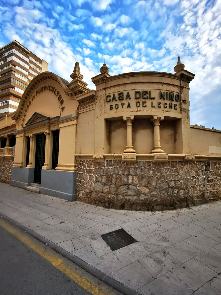 COAC_Ebre's tweet photo. Passejant per la Ruta Blava de @TurismoCartagnv hem descobert més joies modernistes de #VictorBeltri com l'Ajuntament, Casa Cervantes, Casino, Casa Llagostera, Casa Torres, Casa Dorda, Casa del Niño, Asil d'Ancians, Casa Zapata #BeltriCartagena #Modernisme #Cartagena #Cuktura2024 https://t.co/H3U96sHSgY