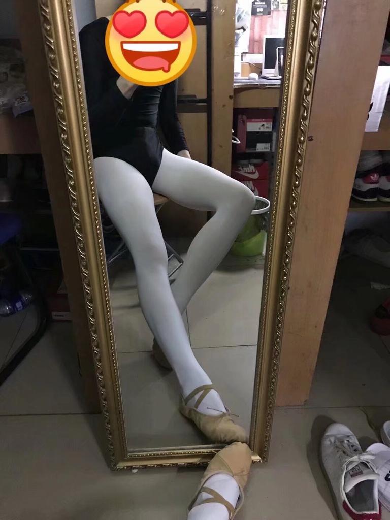 男生喜欢白裤袜舞蹈服这你受得了吗