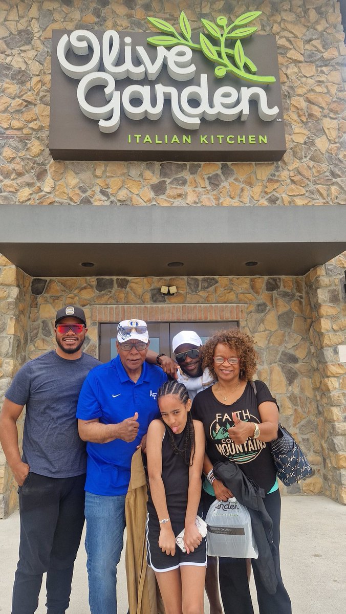 Lovely Italian 🇮🇹 restaurant @olivegarden 🇺🇸 American love to eat 🤣🤣🤣 put some pounds on #Denton #Texas #Dallas