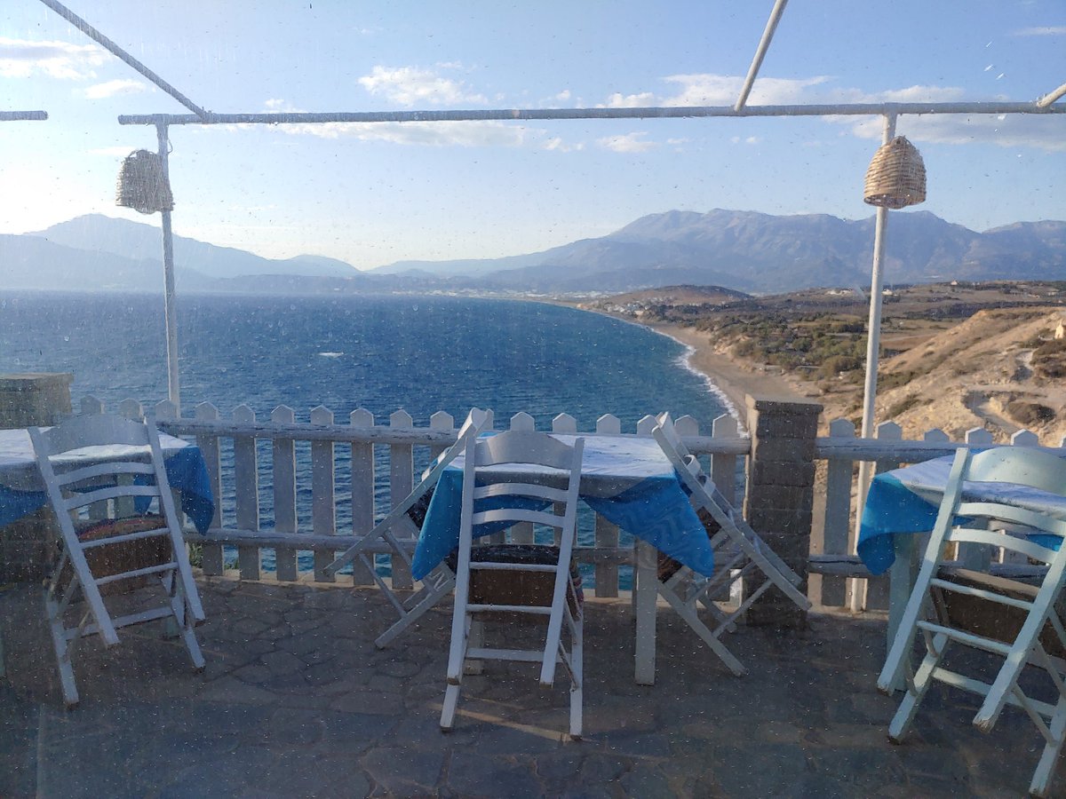 5 min vom Ferienhaus entfernt diese Taverne. 🤍💙 #kreta24