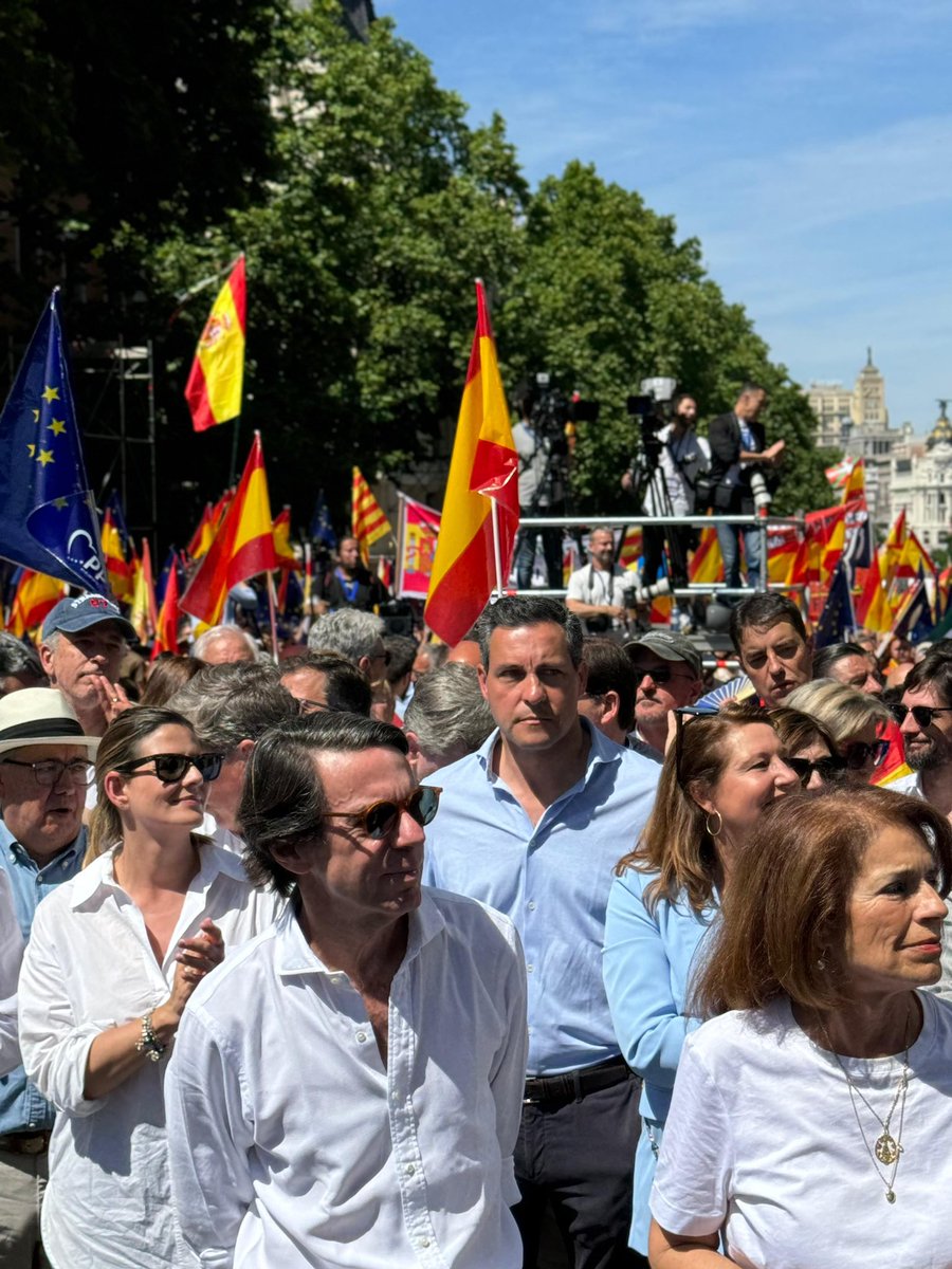 raulhoz's tweet photo. No nos van a callar.

Hoy hemos salido a la calle en Madrid para dejarlo claro.

El #9J lo volveremos a hacer en las urnas.

#EleccionesYa
#TuRespuesta
#EspañaResponde https://t.co/2JOSQwGjn1
