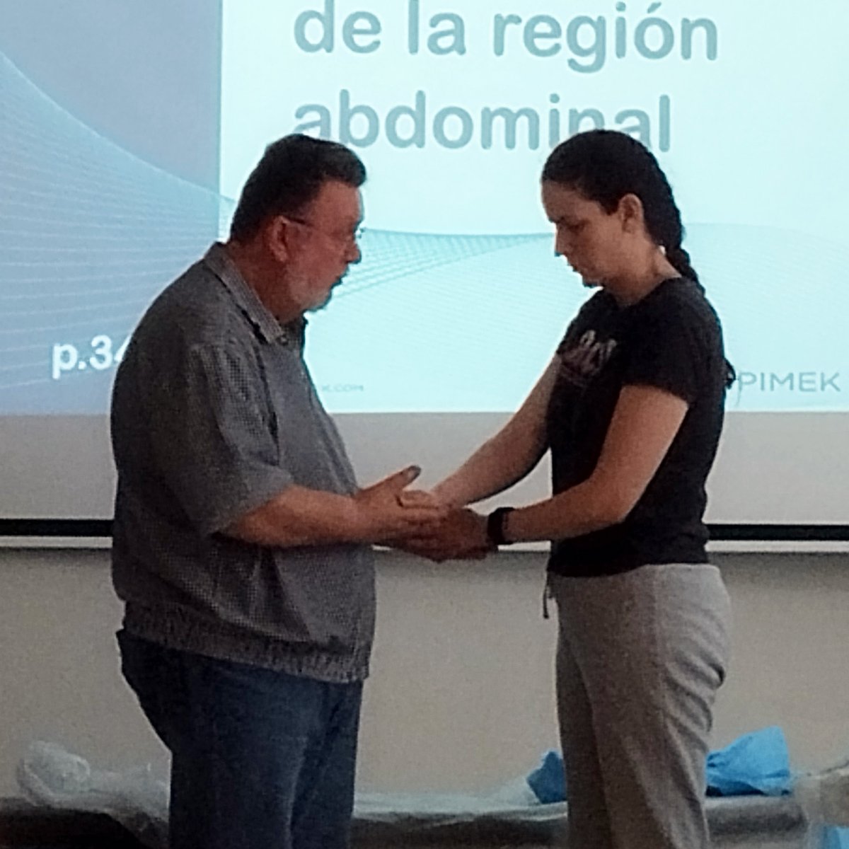 Para aprender no basta solo con rendir pleitesía a la evidencia. Hay que practicar, descubrir, sorprenderse del efecto a pie de camilla. Así se aprende de verdad en Fisioterapia. Lo hemos hecho este finde con las técnicas miofasciales en SP con el "grande" y conmigo. ¡Una gozada!