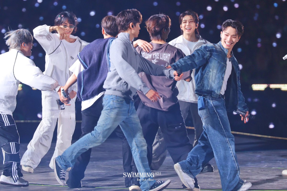 _chwenotchew218's tweet photo. 아 ㅠㅠㅠㅠ 찬이한테 영문도 모른채 끌려가는 버논이를 봐 ㅠㅠ ㅋㅋㅋㅋㅋㅋㅋ 하 귀여워 ㅋㅋㅋㅋㅋㅋㅋ https://t.co/lAtAEvEkpL