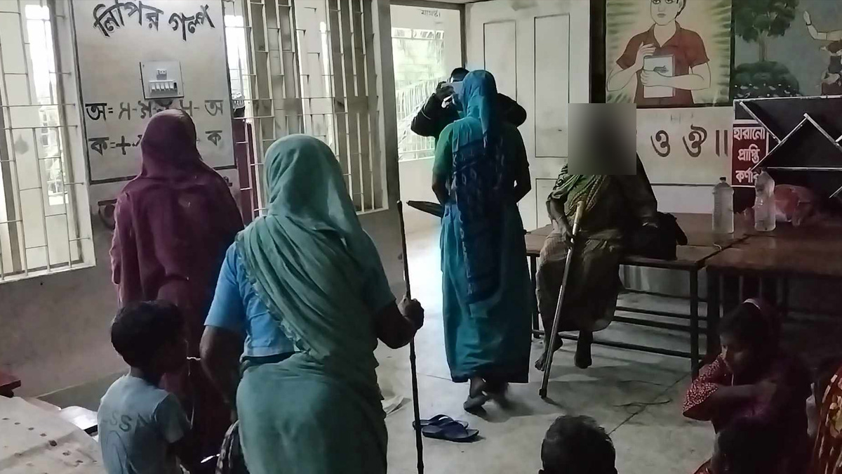 সাতক্ষীরায় আশ্রয়কেন্দ্রে যাওয়ার পথে বৃদ্ধের মৃত্যু