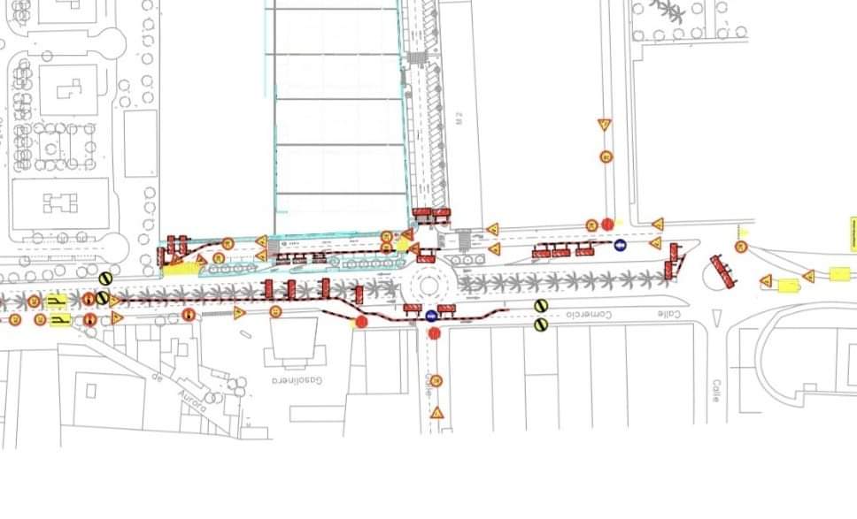 ⚠️ Esta semana se desviará el tráfico en la intersección de la carretera Sevilla - Utrera con la entrada a la Urbanización SUS C1 (Frente a la gasolinera BP) y calles Almazara y Comercio. Ya que se iniciarán las obras para la construcción de una nueva rotonda.