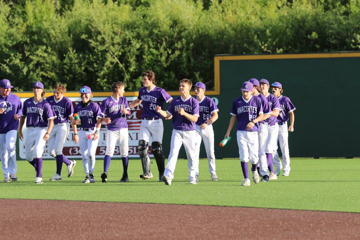 JackMetcalf2025's tweet photo. Anacortes Baseball Family celebrates a 5-0 run thru 2A Districts and State Quarterfinals on our home field to finish 4th in State.  There’s no place like Daniels Field.  Thank You and good luck to our seniors!  Thanks to all our amazing coaches for all those hours! @poppaswappa https://t.co/vHLbQLwjCx