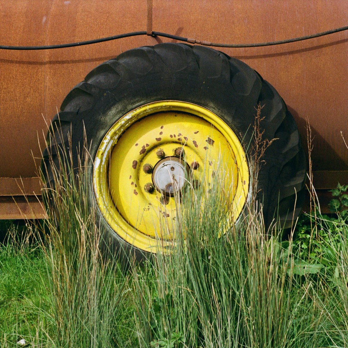 Wheel good
Kodak ColorPlus 
Kodak Retina 1a 
I couldn't resist a square crop of the wheel on the tanker.

#believeinfilm #filmisnotdead #shootfilmbenice #ffilmphotography #photography #kodakcolorpluss200