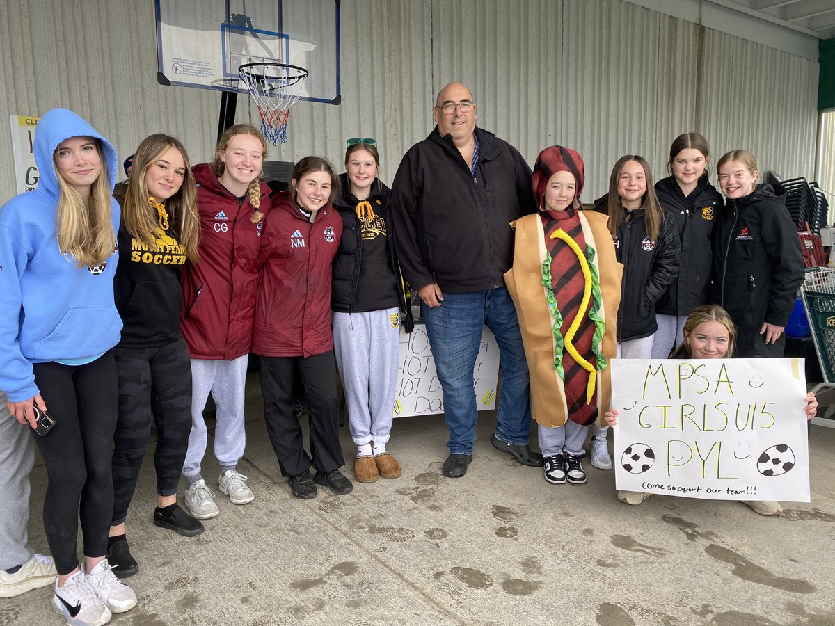 At Kent Mount Pearl to a BBQ Fundraiser in support of the MPSA Girls Under 15 Soccer Team.  If you are out and about, why not drop by and show your support.
#CommunityMatters #MountPearl #MPSA #BlackAndGold