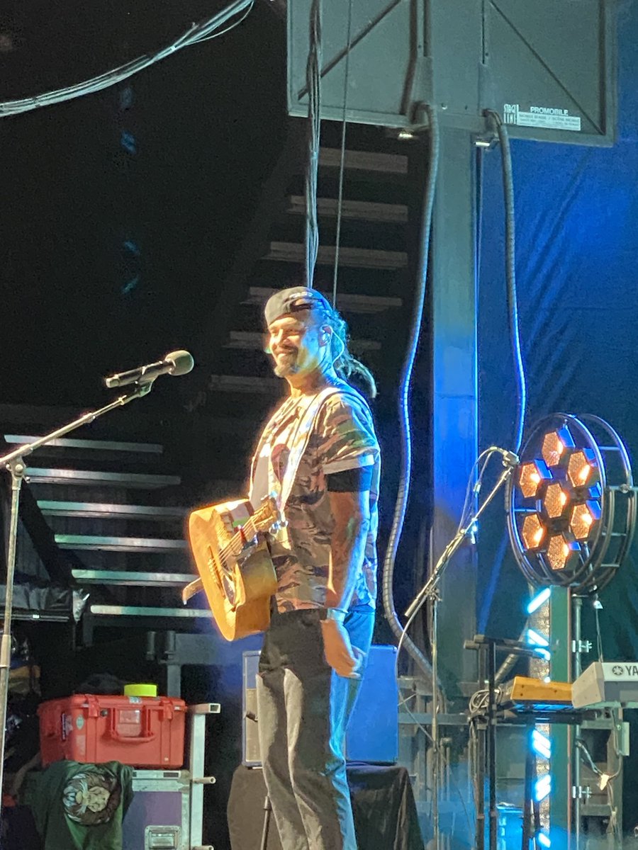 I managed to dance my way to the front row like the dedicated groupie I am. 😁 If you ever get a chance to see Michael Franti in concert, go! This wasn’t my first and it won’t be my last. 💕