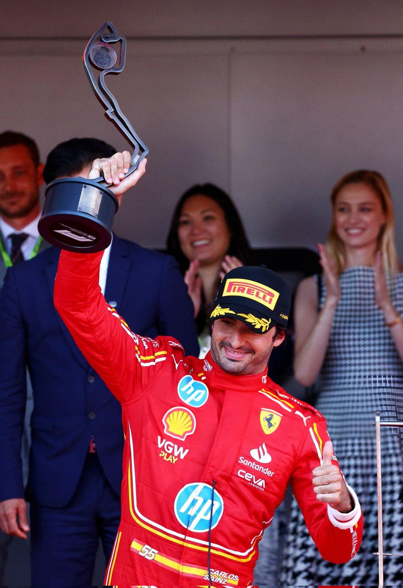formulaux's tweet photo. Se hizo un carrerón, jugó con los dos mclaren, se cuidó a sí mismo, cuidó a Charles y se subió al podio. Este es mi piloto, estoy muy orgullosa ❤️ https://t.co/y1ni05IrjO