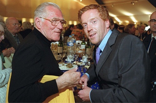 We salute Major Dick Winters - the rank and the man - and his Easy Company this Memorial Day: fanfunwithdamianlewis.com/?p=42616 #DickWinters #MajorWinters #BandofBrothers #DamianLewis #EasyCompany #MemorialDay