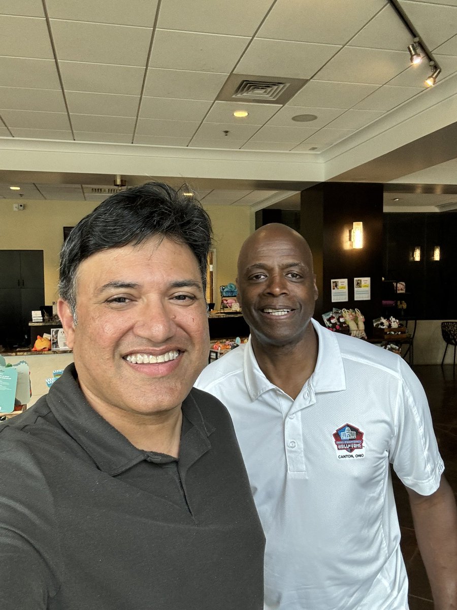 cssur's tweet image. Ran into this really nice dude #DarrellGreen. Couldn’t have been nicer!