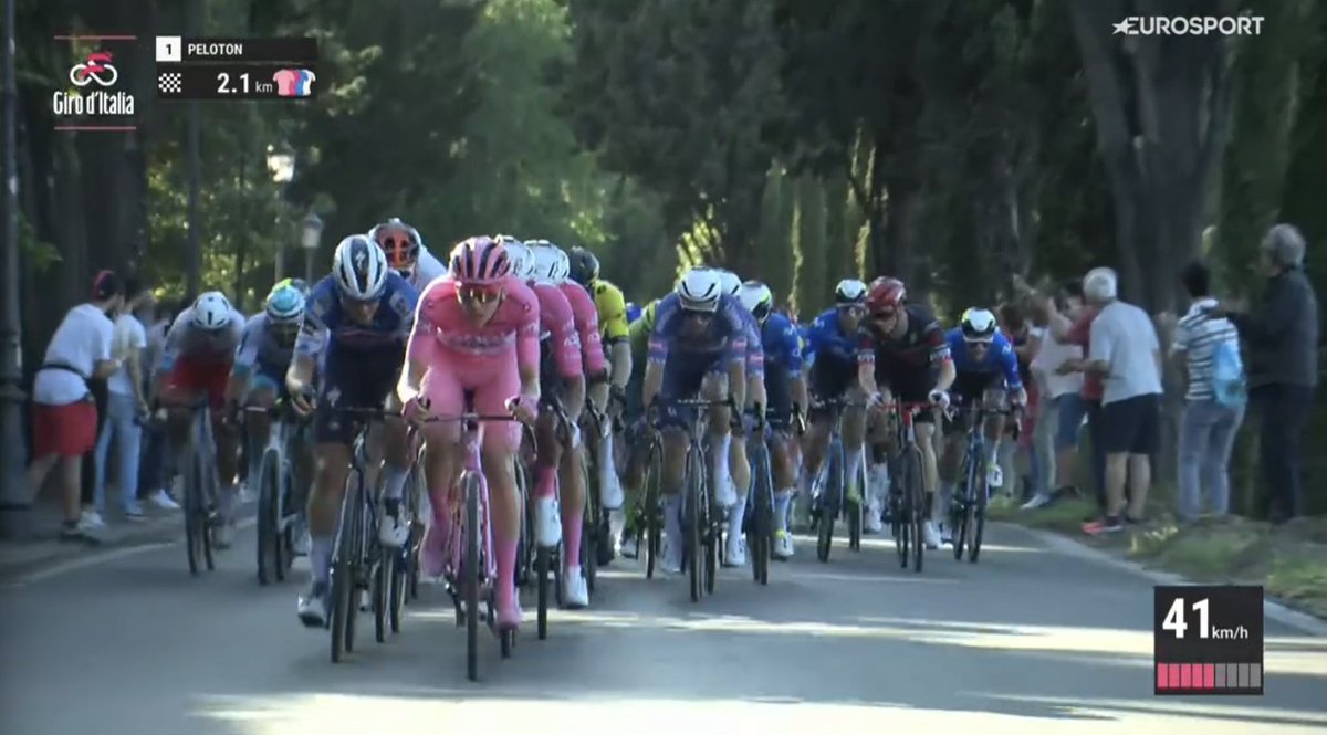 Pogačar leading out for Molano. 🚆 #Giro