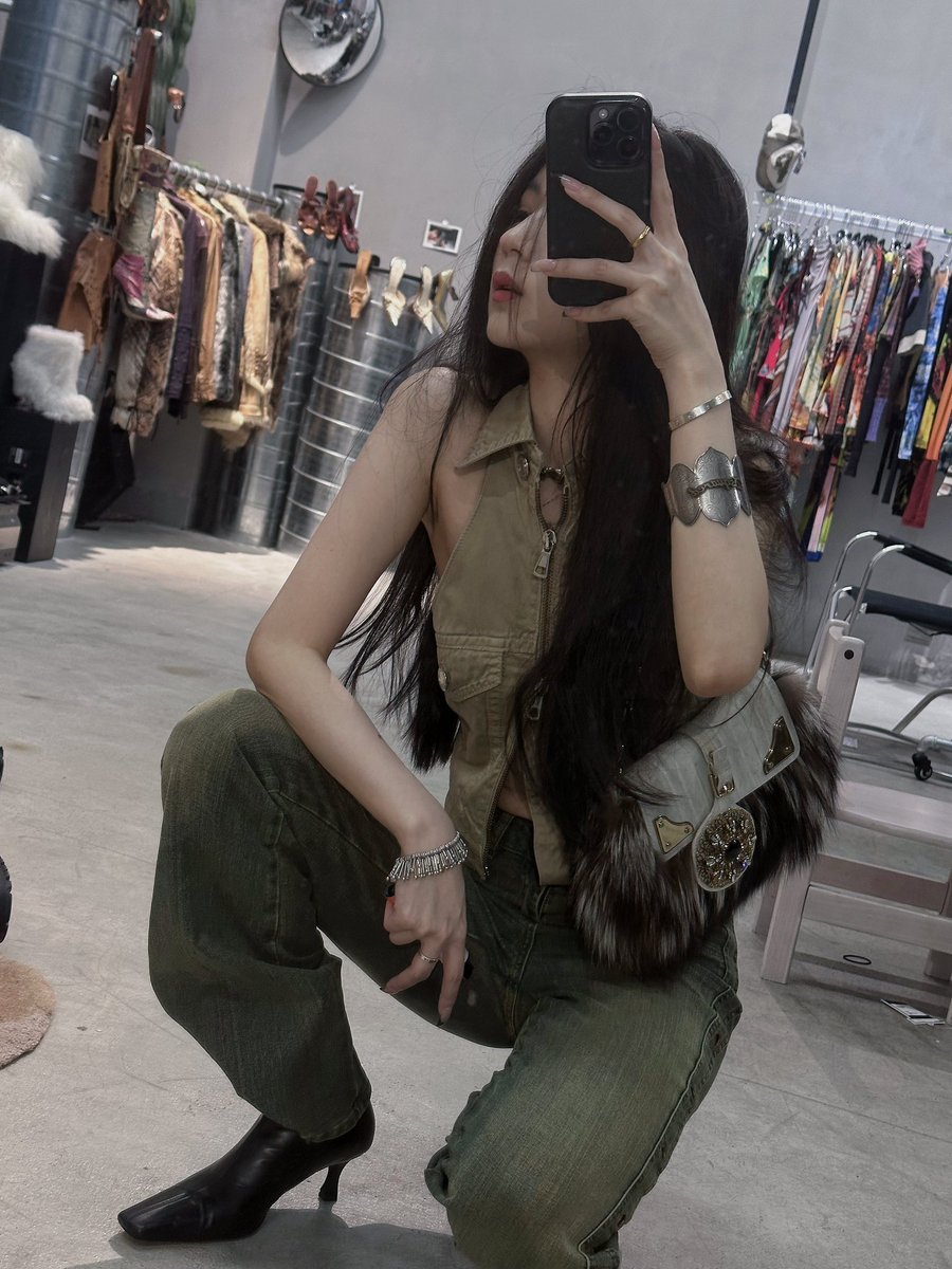 💕 Today's thought: 
'when to buy' beats 'when to sell' by a mile. 
This bull run is a new beast—no more random picks for instant riches. 

Time to level up, rethink, and revamp🕶️