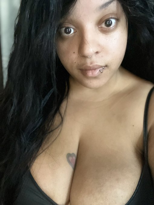 Tell me I&rsquo;m beautiful and retweet this if you&rsquo;re too broke to tribute me at least make yourself useful&hellip;<a href="/tag/bdsm"class="tags"><span>#bdsm</span></a><a href="/tag/ebony"class="tags"><span>#ebony</span></a><a href="/tag/goddess"class="tags"><span>#goddess</span></a><a href="/tag/femdom"class="tags"><span>#femdom</span></a><a href="/tag/fetish"class="tags"><span>#fetish</span></a><a href="/tag/findom"class="tags"><span>#findom</span></a>