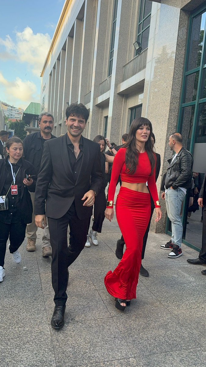 beklenenkral's tweet image. Kırmızı halıdan Pınar Deniz, Kaan Urgancıoğlu...
#IlCey #YargıVeda