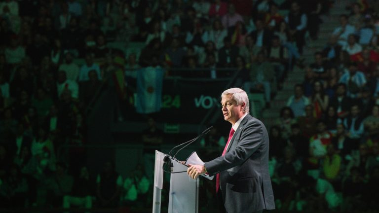 🚨“antipatriota es alguien como Camila Vallejo, que trató de derrocar al Presidente Piñera democráticamente electo y lo acusó constitucionalmente dos veces, se querelló contra él, validó la violencia en las calles” (José Antonio Kast)

ex-ante.cl/kast-responde-…