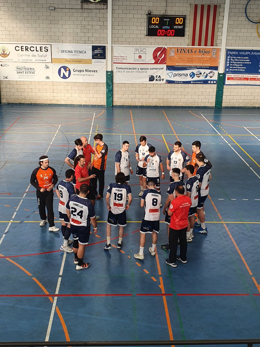 chses1973's tweet photo. ➡️ VICTÒRIES DELS SÈNIORS CHSES 😊💪
😊👉 Victòria del Sènior-A ♂️ (37-18) #CopaCatH (Vuitens) vs @H_Poblenou A i el @Fakoy_Corp Sènior ♀️ descansa
😊👉 Victòries del Sènior-B ♂️ (31-25) #1aCatH vs @handbolbordils B i del Màster ♂️ (33-16) vs @CHSantAndreu
💙🤍 #OrgullCHSES https://t.co/2KJru7MRk7