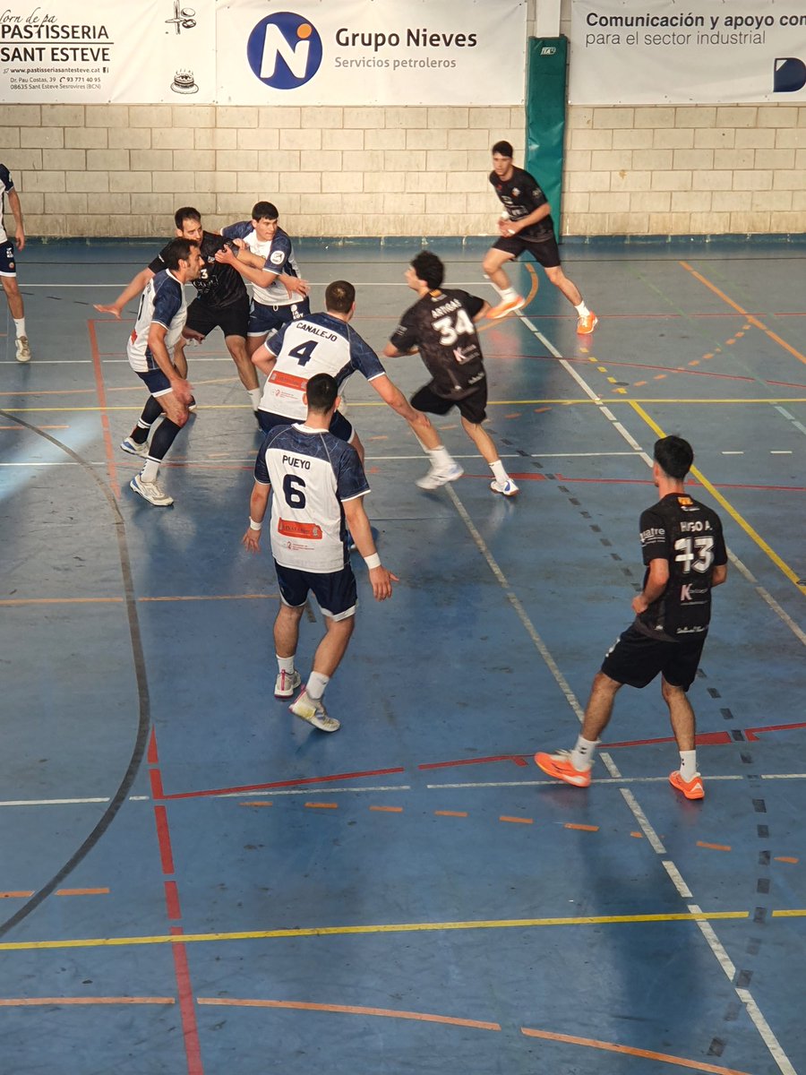 chses1973's tweet photo. ➡️ VICTÒRIES DELS SÈNIORS CHSES 😊💪
😊👉 Victòria del Sènior-A ♂️ (37-18) #CopaCatH (Vuitens) vs @H_Poblenou A i el @Fakoy_Corp Sènior ♀️ descansa
😊👉 Victòries del Sènior-B ♂️ (31-25) #1aCatH vs @handbolbordils B i del Màster ♂️ (33-16) vs @CHSantAndreu
💙🤍 #OrgullCHSES https://t.co/2KJru7MRk7