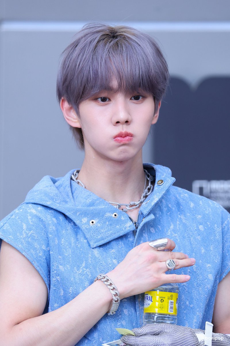 WinBrasil2's tweet photo. [#WINQ - 26.05.24] O Win num mini fanmeeting ontem!! Os braços 😶😶

#WIN #윈 #MCND #X10 #엑스텐 #엠씨엔디 @McndOfficial_

Cr. boripop https://t.co/BI6hrkzK05