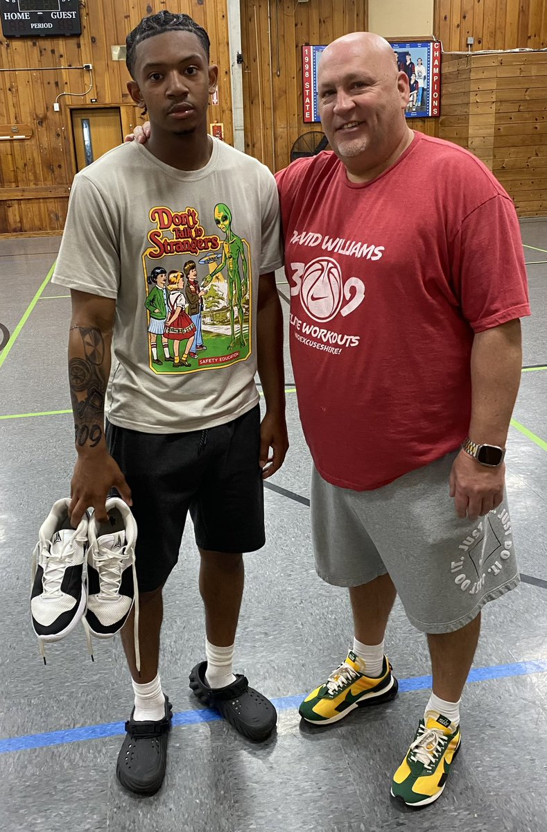Dwilliams1515's tweet photo. Last workout this morning with my guy @DaQuanLittle11 as he leaves next week for @SWICMBB …hard worker and his best days are in front of him. #309 #off2college #outofPeoria https://t.co/t5zUzkFkd7