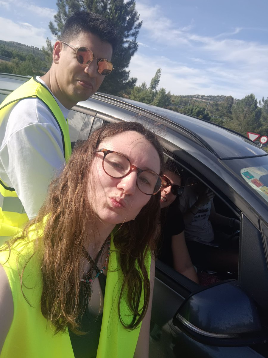 Ayer vivimos yoyok x long live y hoy se nos queda el coche tirado, agotamos todo nuestro karma #LisbonTStheErasTour #lisbonnight2