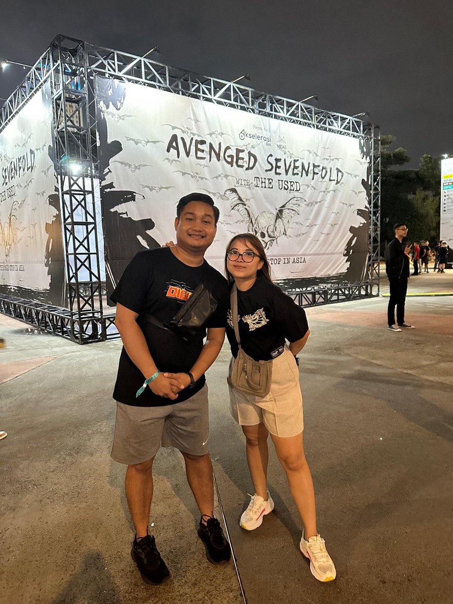 Ruinny's tweet photo. Nemenin suamik nonton avenged pake kaos  dwp 😌 https://t.co/dfjVMSQutb