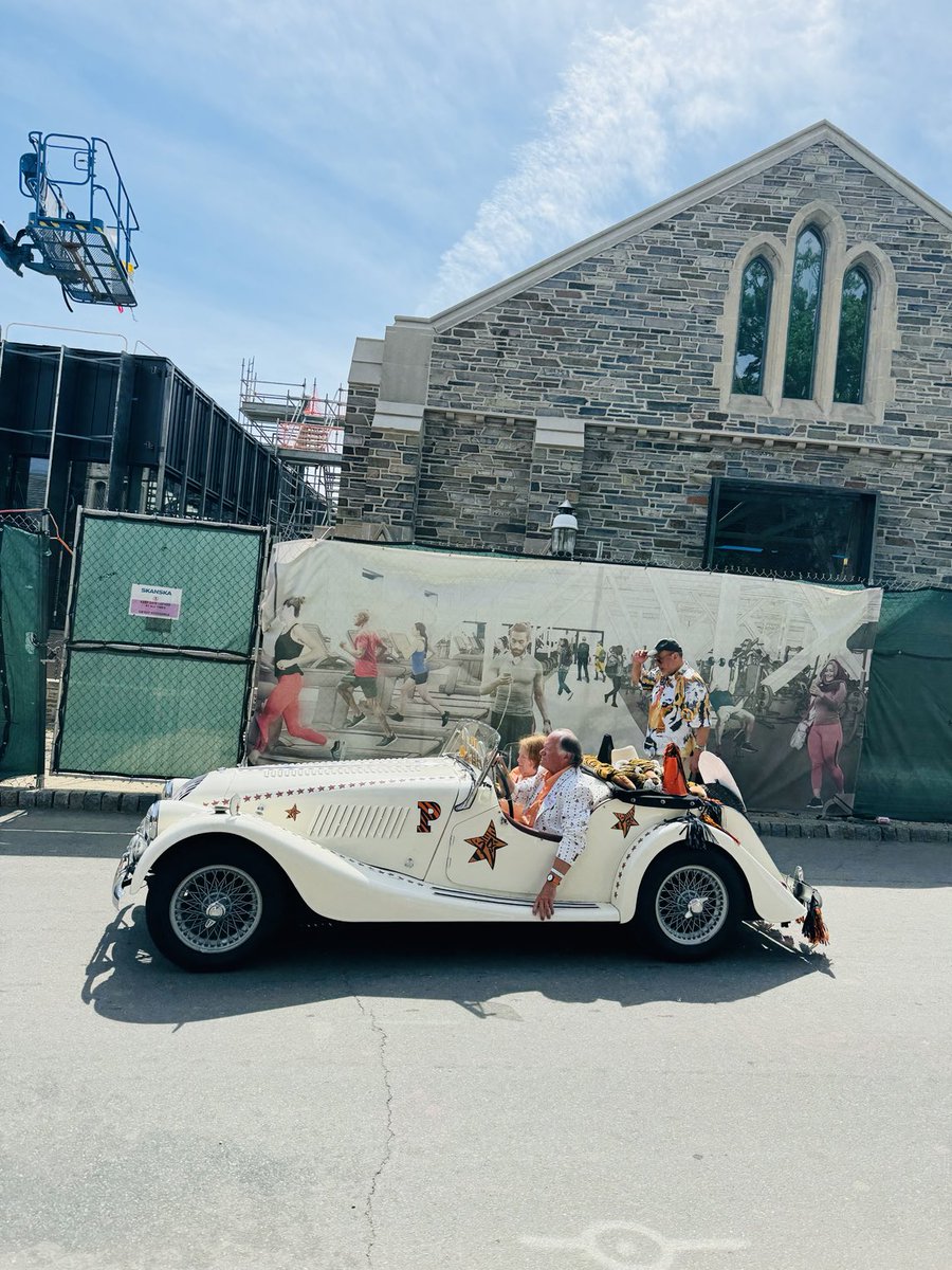 Some alumni decked out their vintage cars for the parade. It was so amazing to see! Such a joy ⁦@Princeton⁩ ! Your reunions are spectacular. Proud to be part of the family. ✨✨✨