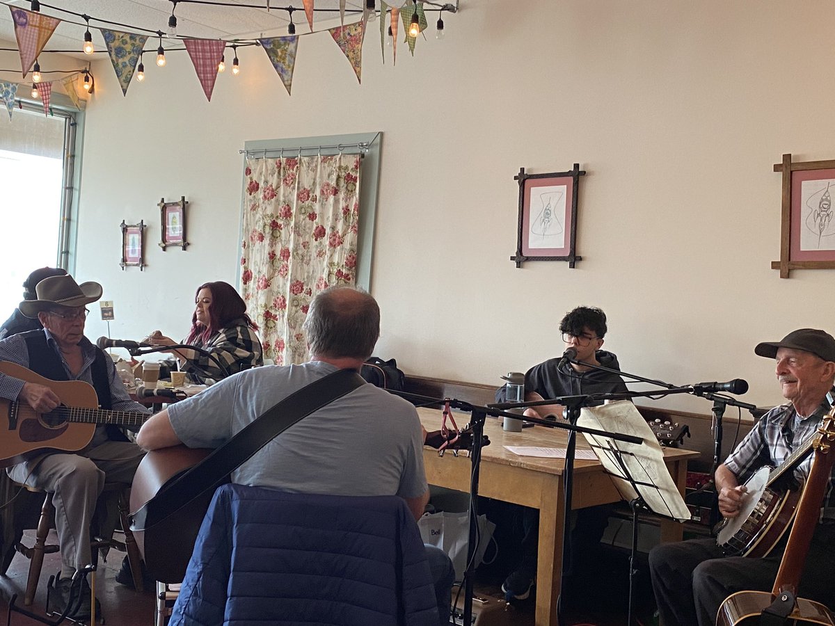 Looking for something to do this afternoon?  Why not drop by Rocket Bakery in Centennial Square, grab a coffee, a tasty treat and take in some great traditional NL music courtesy of Mount Pearl’s own Alex Taylor and Friends.
#CommunityMatters #MountPearl