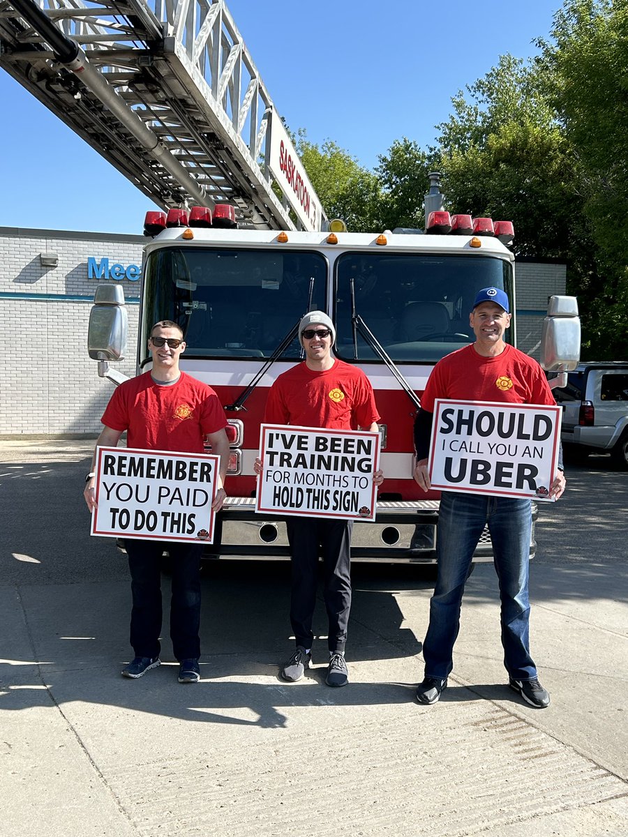 IAFF80's tweet photo. @iaff80 members volunteering their time off duty today to cheer on #Saskatchewanmarathon runners. Thanks for helping participants stay positive! #running #roadrunners #saskmarathon #firefighter #firefighterfitness #iaff https://t.co/sGxfszSmi7