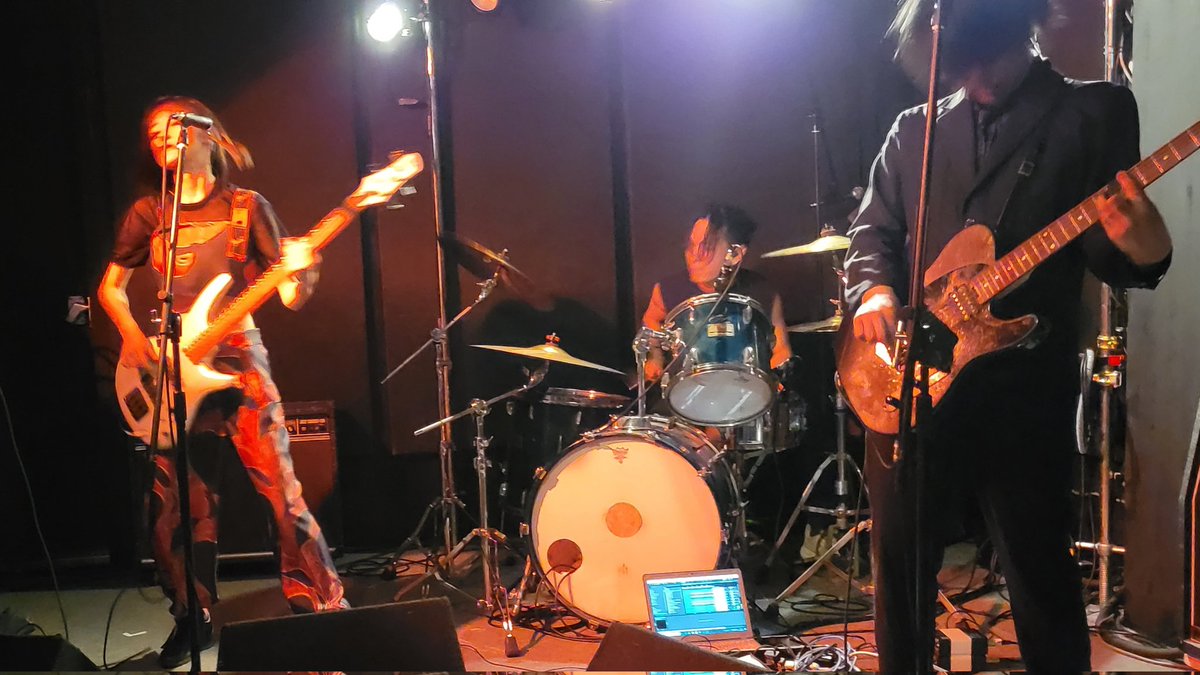 SilverBullet_HR's tweet photo. 楽しかった！
どのばんども良かった！

 #TheFullMonkey
 #ヘルニアソ
 #ゴリラクラスター
 #千歳STUDIOZOOWEE https://t.co/3vWf5OXYBq