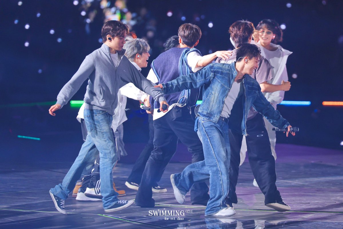 vernonewoo's tweet photo. ODMSZGZG MY FAVORITE PHOTO SEQUENCE FROM NOW ON 😭 when dino pulled clueless vernon in their aju nice circle my verdi 😭😭🫶🏻🫶🏻 https://t.co/TogvshzAUx