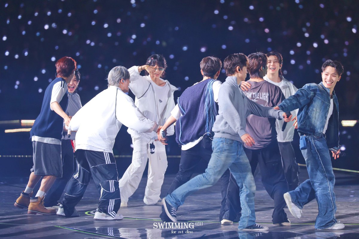 vernonewoo's tweet photo. ODMSZGZG MY FAVORITE PHOTO SEQUENCE FROM NOW ON 😭 when dino pulled clueless vernon in their aju nice circle my verdi 😭😭🫶🏻🫶🏻 https://t.co/TogvshzAUx