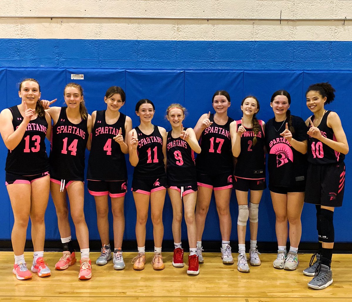 Finished off the weekend 4-0 <a href="/PrepGirlsHoops/">Prep Girls Hoops 🏀</a> Midwest Extravaganza with <a href="/ilspartans_gbb/">IL Spartans Girls Basketball</a> 13u! Some tuff games but pushed through to win!!
