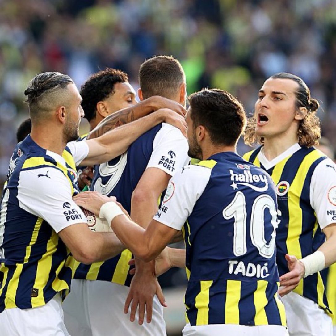 hakkım sonuna kadar helaldir, şampiyonsunuz gözümde