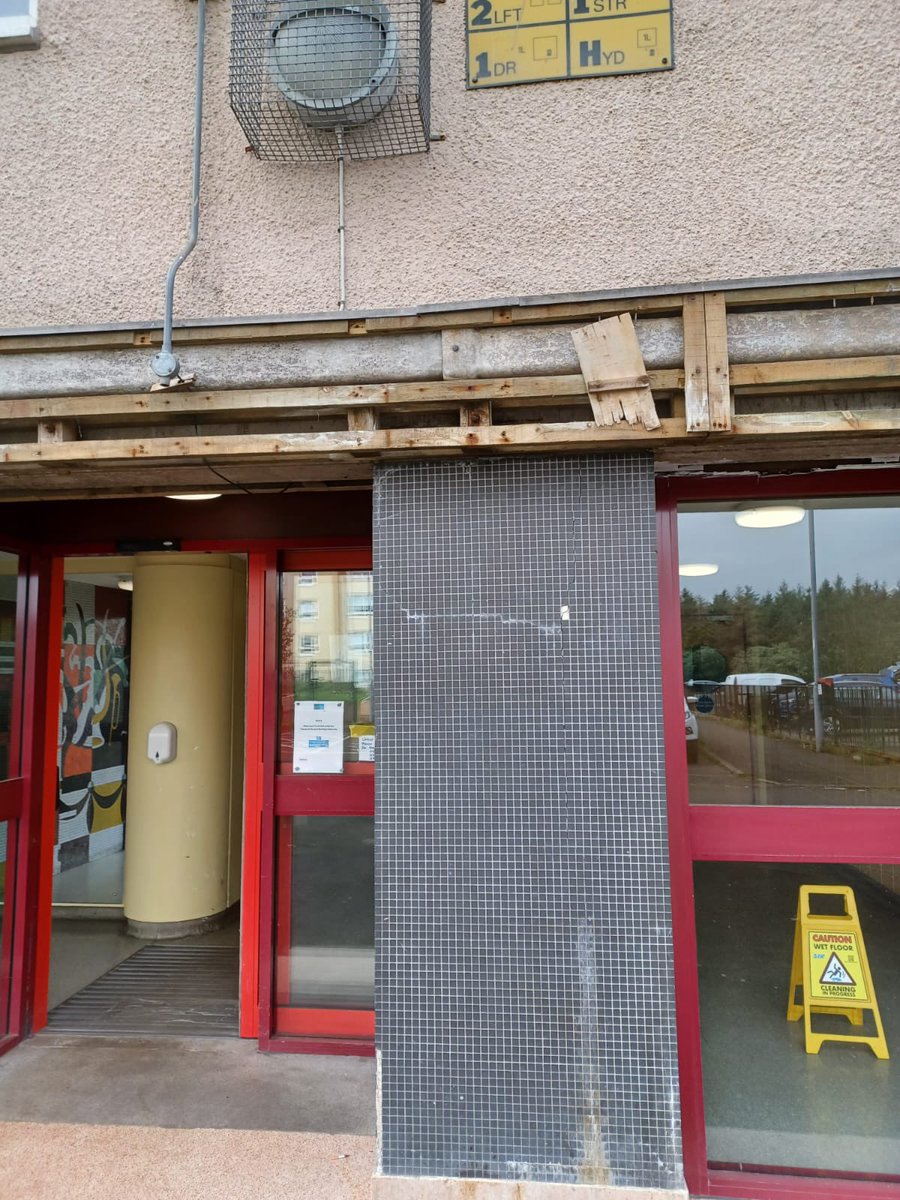 garyhamilton71's tweet photo. @SouthLanCouncil do you think this acceptable at Shaftesbury Court, my parents live here, this is supposed to be a safe place for people to live and the doors haven’t been working for over three months. There also needs to be something done about fly tippers, this is unacceptable https://t.co/U2l8HGZu3F