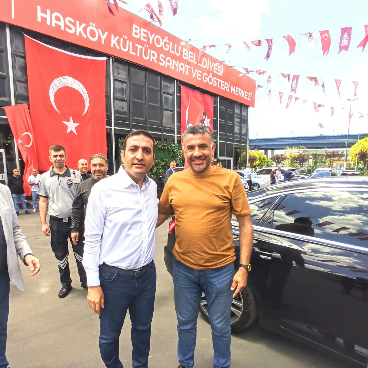 Umutyldrm48's tweet photo. Sivas Konfederasyonu 4. Olağan Genel Kurulu tekrar başkan seçilen Murat Yarim ve yönetim kurulunu tebrik eder başarılar dileriz.
@inanguney @ergin56
#sivaskonfederasyonu
#imranlı #bahadun https://t.co/ROuaUhOh23