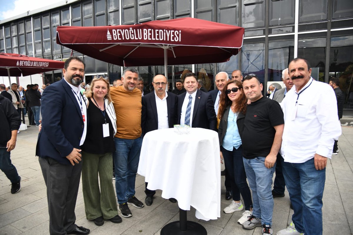 Umutyldrm48's tweet photo. Sivas Konfederasyonu 4. Olağan Genel Kurulu tekrar başkan seçilen Murat Yarim ve yönetim kurulunu tebrik eder başarılar dileriz.
@inanguney @ergin56
#sivaskonfederasyonu
#imranlı #bahadun https://t.co/ROuaUhOh23