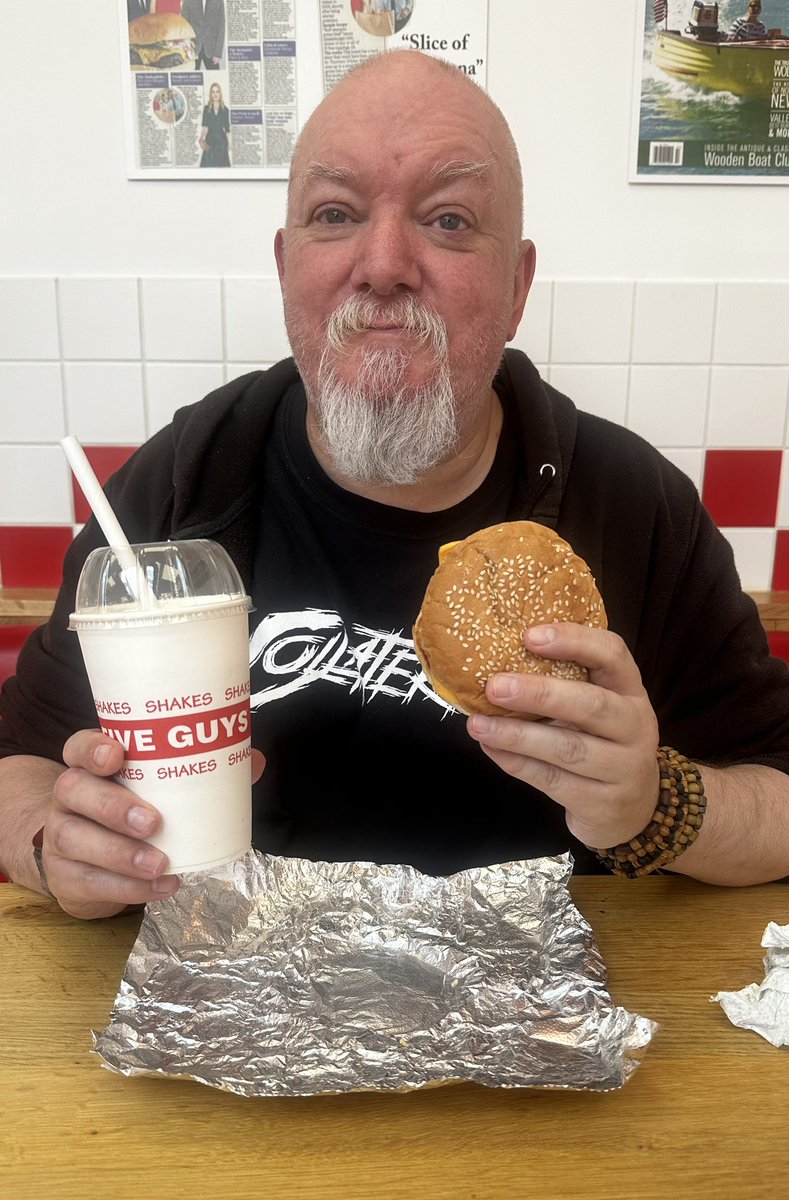 Up at 0430, logged on by 0600. Finished my shift at 1400. In London around 1630 for @collateralrocks Album Launch gig @TheUnderworld supported by Black Rose. However needed food first so popped into @FiveGuysUK Camden. I’ll be weary tomorrow but it’ll be worth it. 🍺🎸😵‍💫🎸🍺