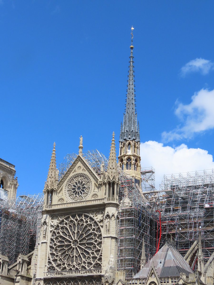 Paris 26 mai 2024 Notre-Dame de Paris a retrouvé sa Croix de Chevet #ParisJeTAime #PhotoParis #ParisLovers #NotreDame #NotreDameDeParis