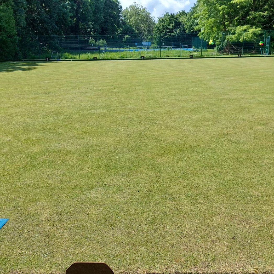 What a great day at our #bowls Ooen Day today! Over 50 people came to the green in #Ladywell Fields and enjoyed learning about our sport in glorious weather (most of the time). Many thanks to everyone who came along - we look forward to welcoming you back soon! #BowlsBigWeekend