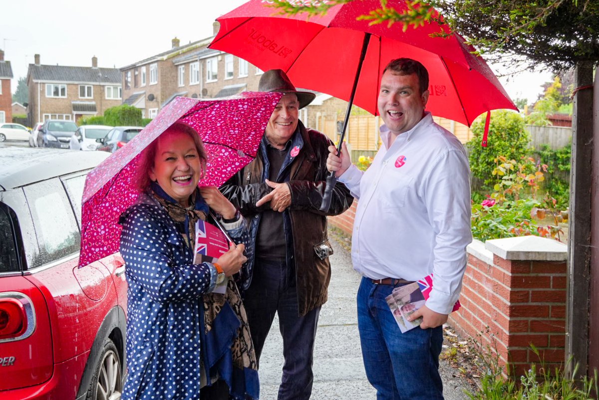 I just LOVED having Dame Rosie Winterton join us in Belton this afternoon! It was made even better by so many residents switching their support to Labour. 

We're speaking to hundreds of people every day, and we're not slowing down 💪