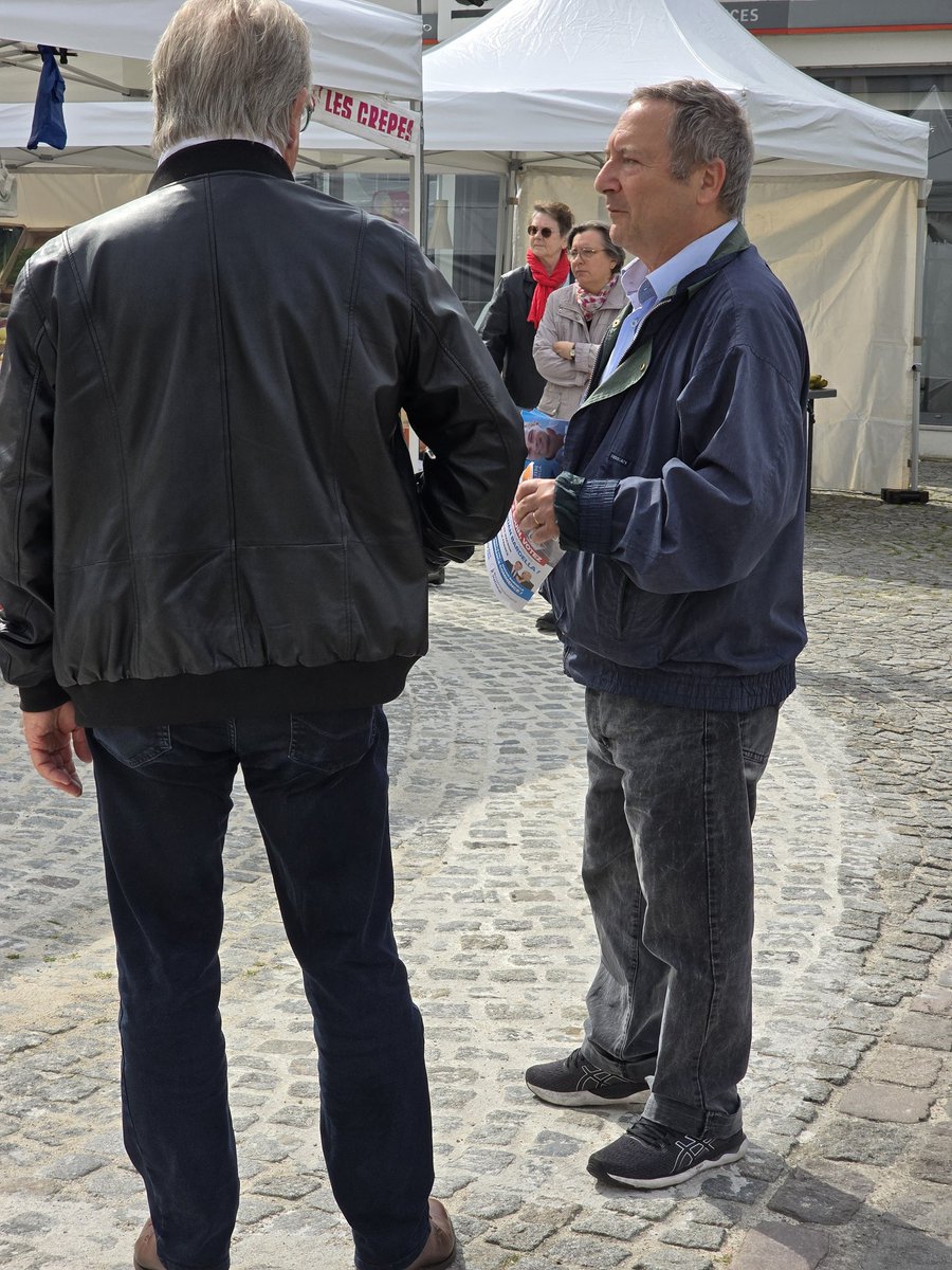 sebjolivet_RN's tweet image. Aujourd'hui sur le marché de #neuillysurmarne avec de nombreux militants pour que #vivementle9juin et soutenir la liste de @J_Bardella #lafrancerevient .
Dans la dernière ligne droite mobilisation totale 9️⃣3️⃣ 🇨🇵 
( 1/2 ).