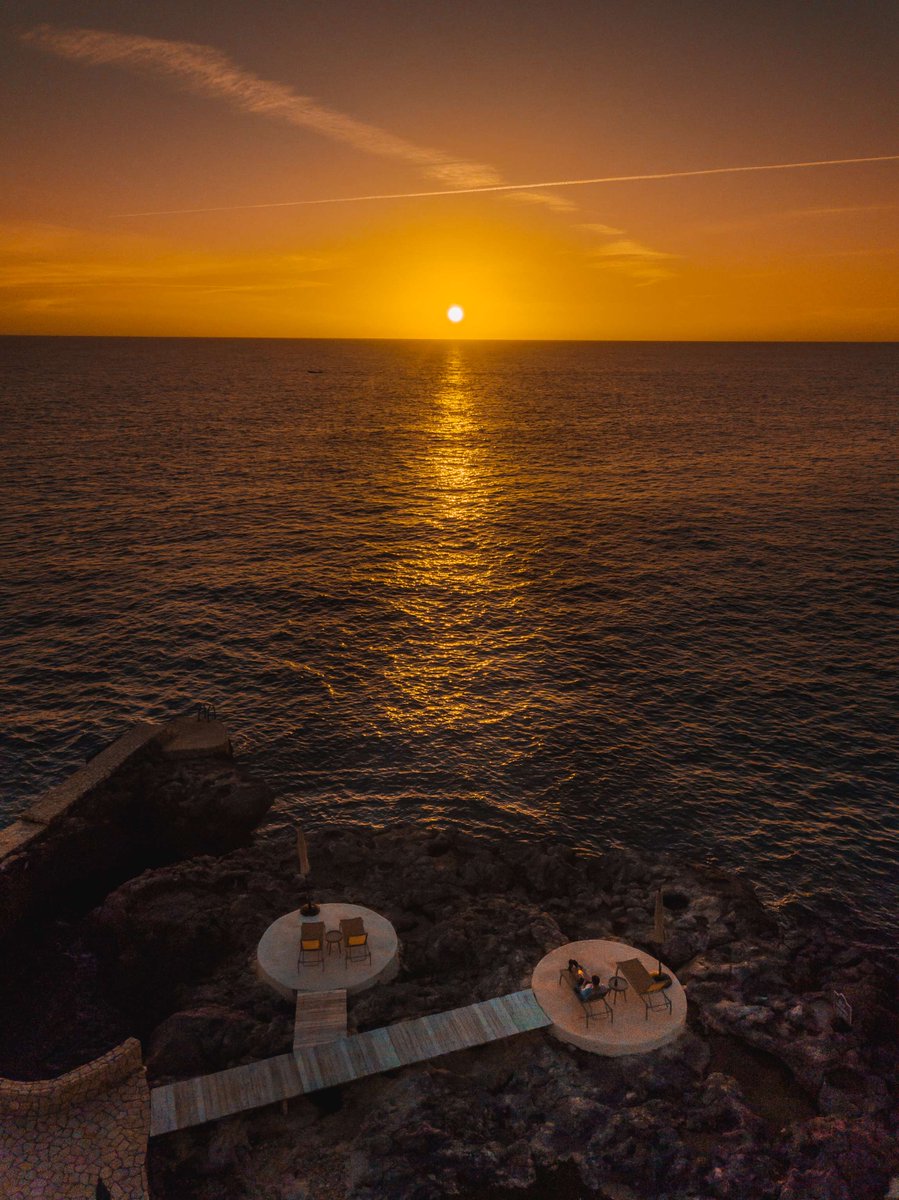 Watching the sun kiss the horizon in Negril... pure bliss 🌅💫 #VisitJamaica #GoldenHour

📍@thecliffjamaica, Negril

📸:@⁠sheldonlev