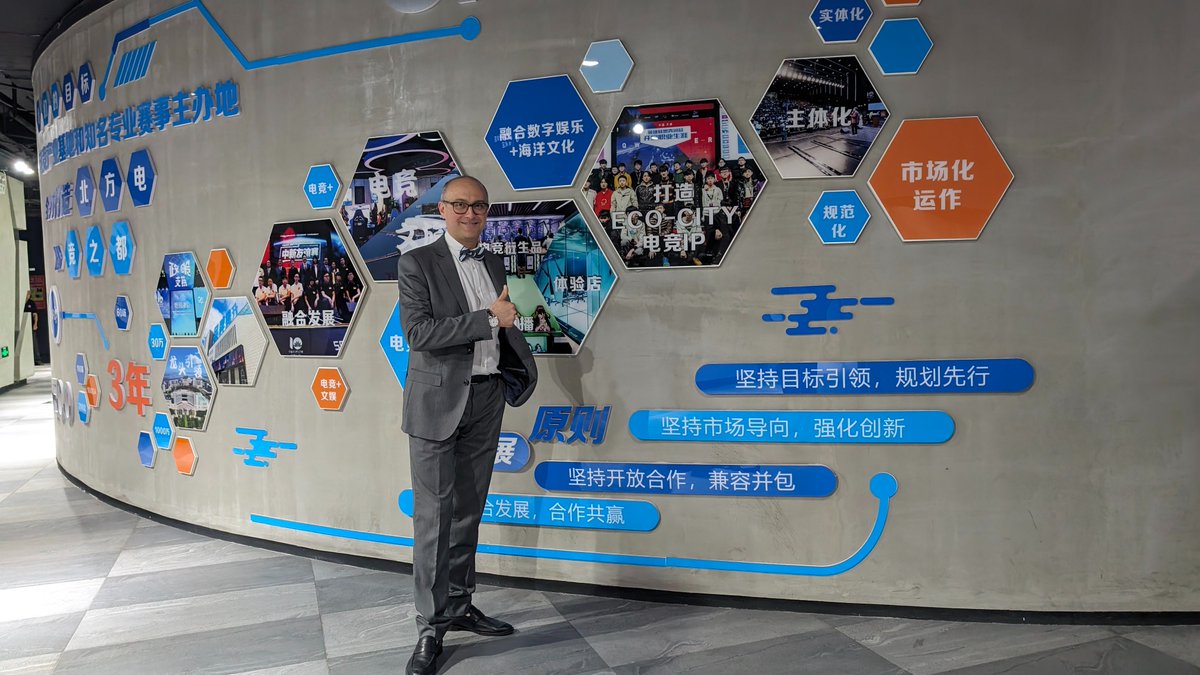 AlbertoNuzzo's tweet photo. Oggi con un treno ai 347Km/h abbiamo raggiunto la città di #tianjin 
"Sino-Singapore Tianjin Eco-City" una struttura che ospita gli e-sport.  La struttura ospita un'arena dedicata al gaming e numerose sale dedicate agli e-sport, spazi comuni, spazi ricreativi

#comunedibologna https://t.co/iZSt64NOnb